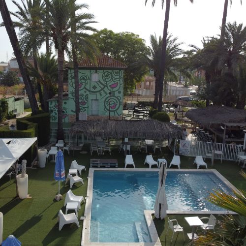 LES DOS LLUNES Restaurante con piscina en Oliva, Valencia