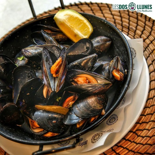 Mejillones al Vapor en LES DOS LLUNES en Oliva