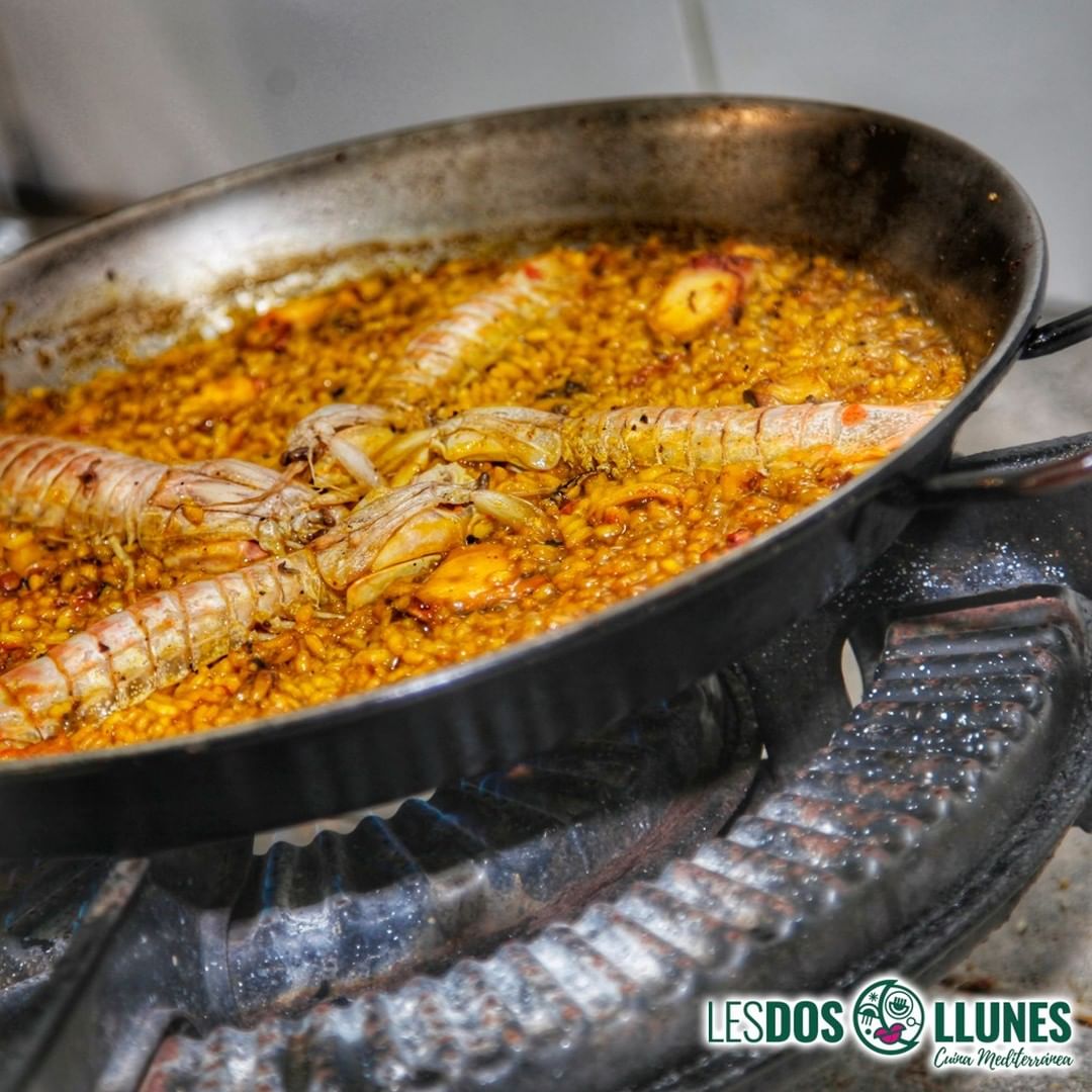 Paellas y Arroces de marisco en LES DOS LLUNES restaurante en Oliva, Valencia